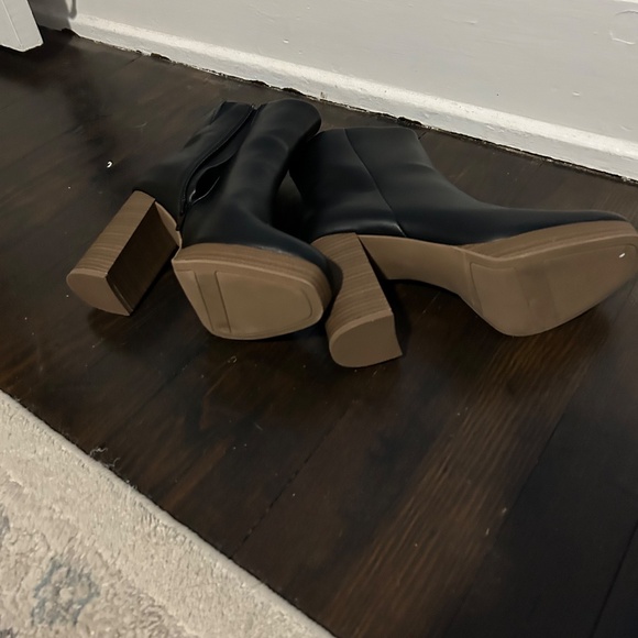 Boots - Picture 3 of 3